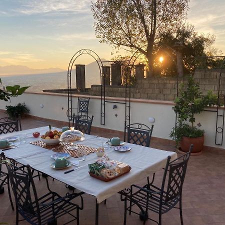 Le Petit Palais - Naples Bed & Breakfast Exterior photo